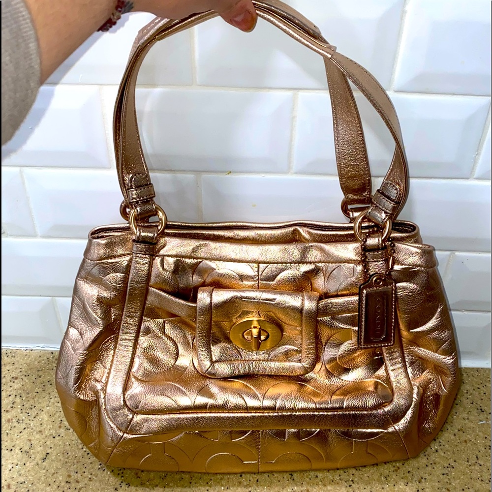 COACH: Rose gold Shoulder bag!